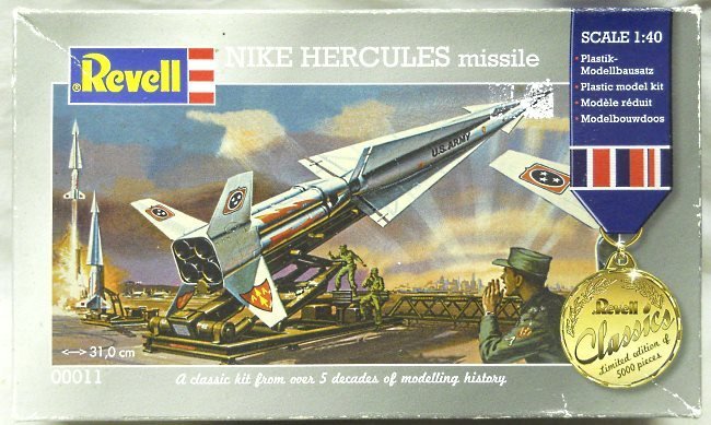 Revell 1/40 Douglas US Army Nike Hercules Ground-to-Air Missile, 00011 plastic model kit